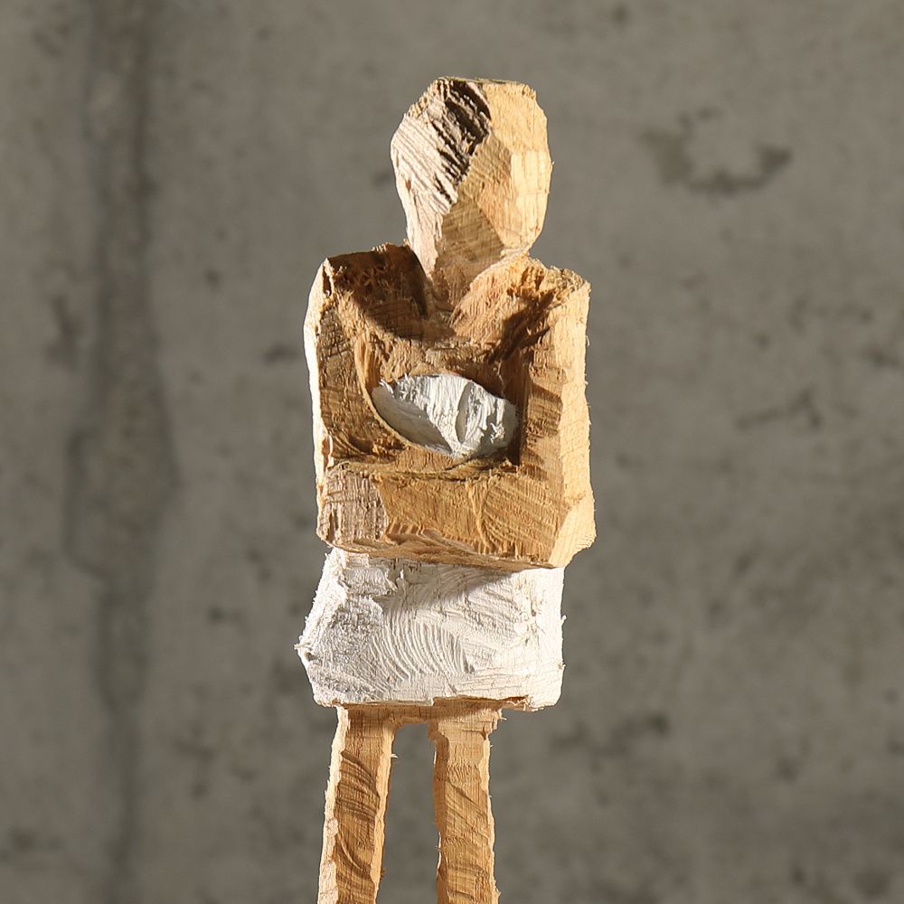 Holzskulptur Miss Molly Anhalter expressiv mit der Kettensäge geschnitzt figurativeart