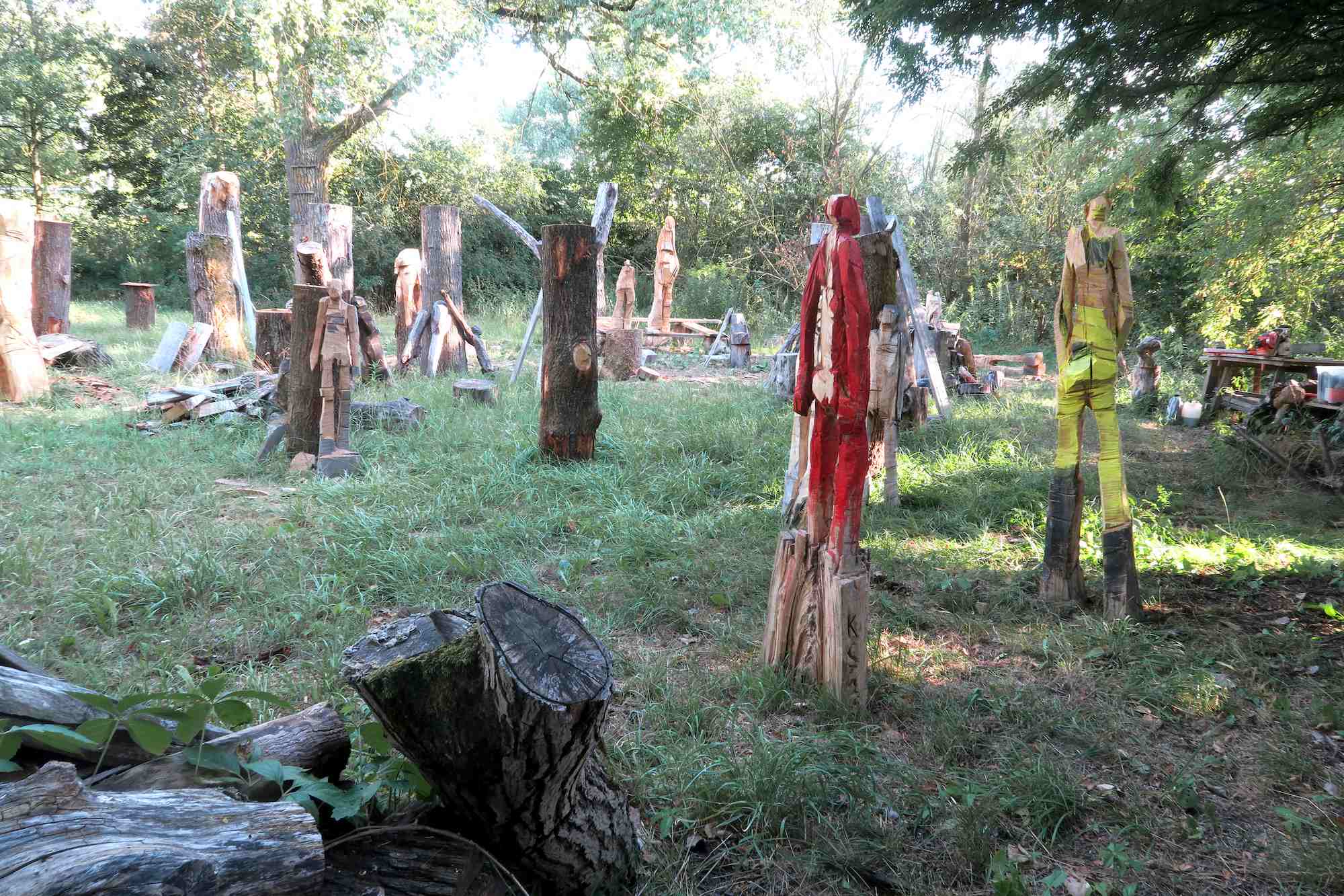 Schnitzplatz von Holzbildhauer Klaus Schwendner in Abensberg, Bayern