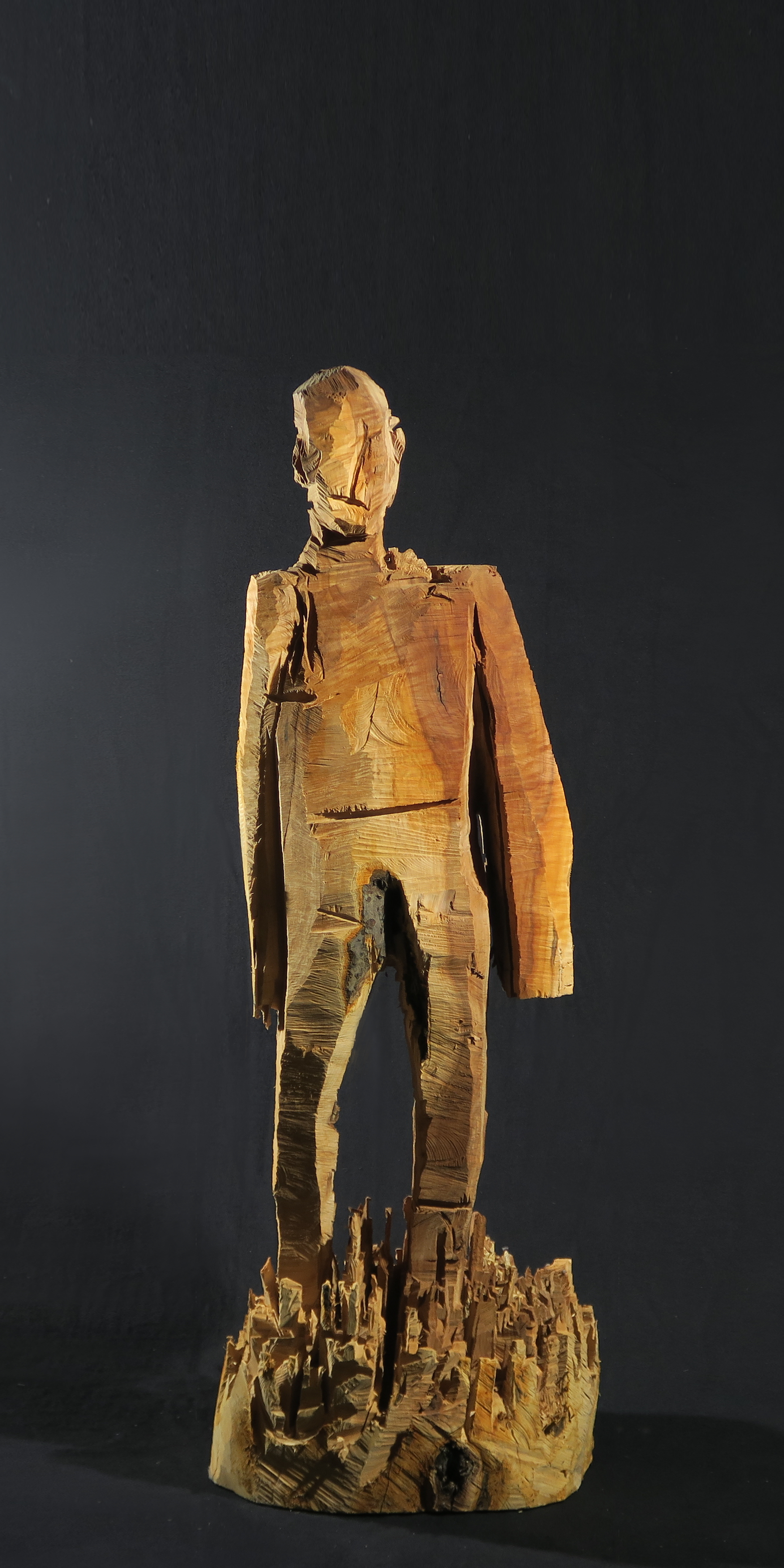 Theo - Holzskulptur aus Erle mit der Kettensäge geschnitten