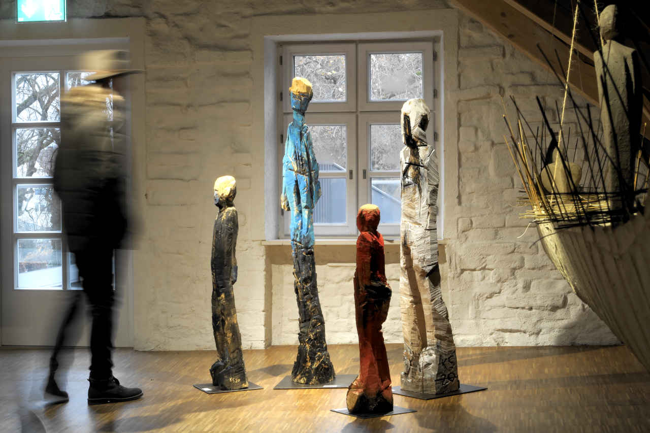 Blick in die Ausstellung 'KUNST und MEHR' im Pflegschloss in Schrobenhausen