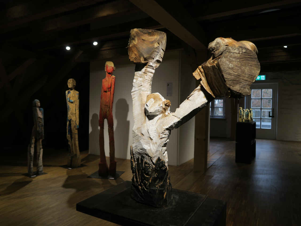 Blick in die Ausstellung 'KUNST und MEHR' im Pflegschloss in Schrobenhausen