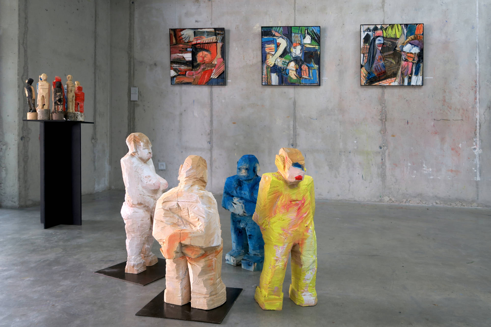 Blick in die Ausstellung 'reizend reell' im Kunshaus 'bella martha' in Grafrath am Ammersee