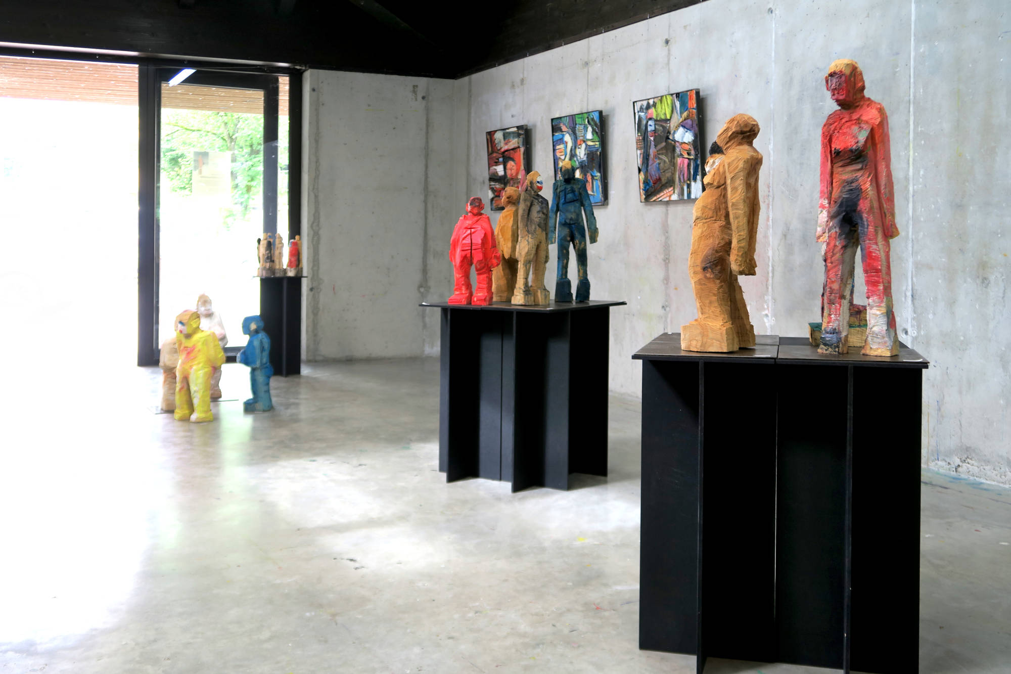 Blick in die Ausstellung 'reizend reell' im Kunshaus 'bella martha' in Grafrath am Ammersee