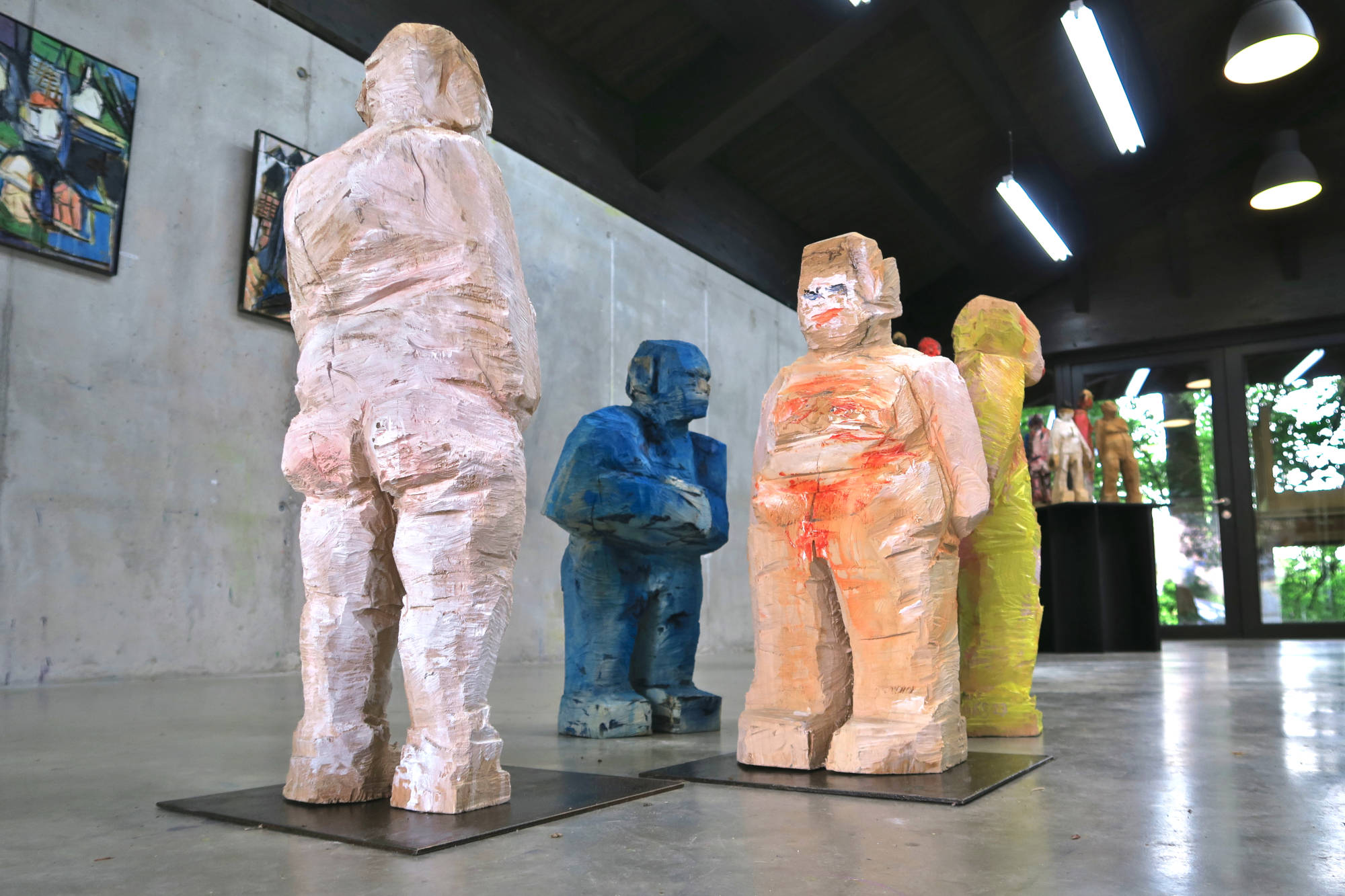 Blick in die Ausstellung 'reizend reell' im Kunshaus 'bella martha' in Grafrath am Ammersee