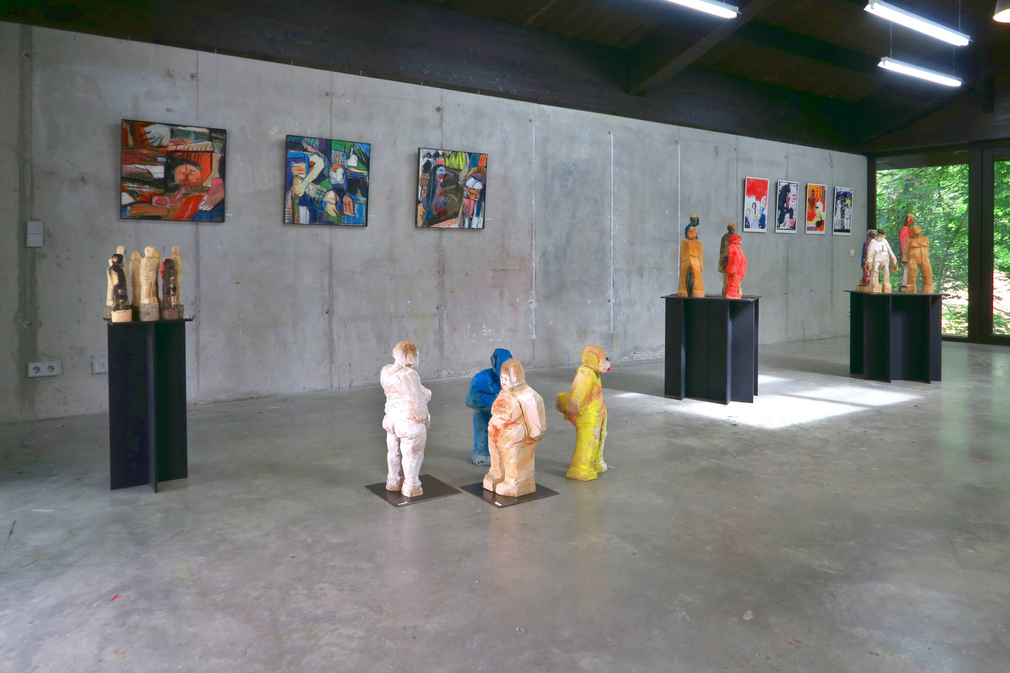 Blick in die Ausstellung 'reizend reell' im Kunshaus 'bella martha' in Grafrath am Ammersee