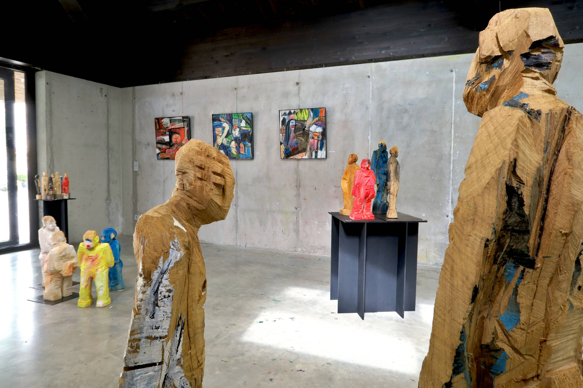 Blick in die Ausstellung 'reizend reell' im Kunshaus 'bella martha' in Grafrath am Ammersee