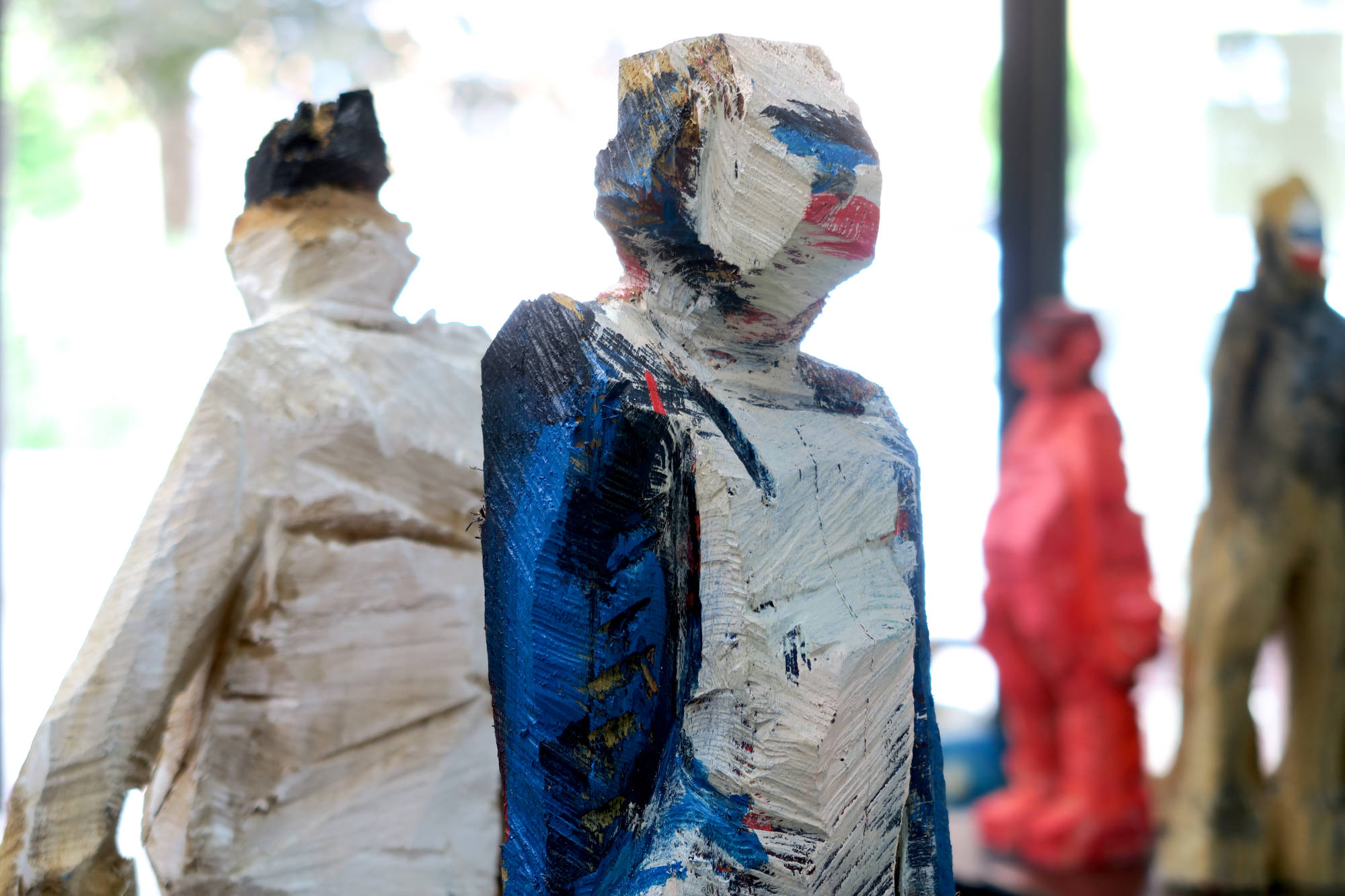 Blick in die Ausstellung 'reizend reell' im Kunshaus 'bella martha' in Grafrath am Ammersee