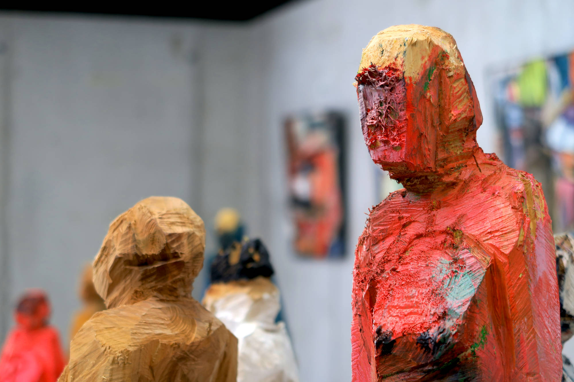 Blick in die Ausstellung 'reizend reell' im Kunshaus 'bella martha' in Grafrath am Ammersee