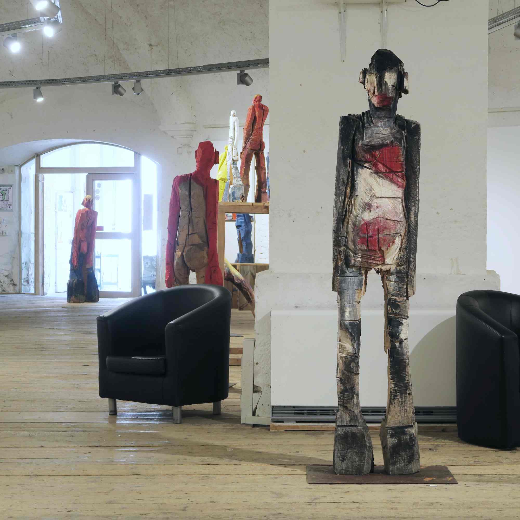 Skulptur 'Rudi' in der Kunstausstellung 'WAS BLEIBT - WAS ZÄHLT' in Ingolstadt