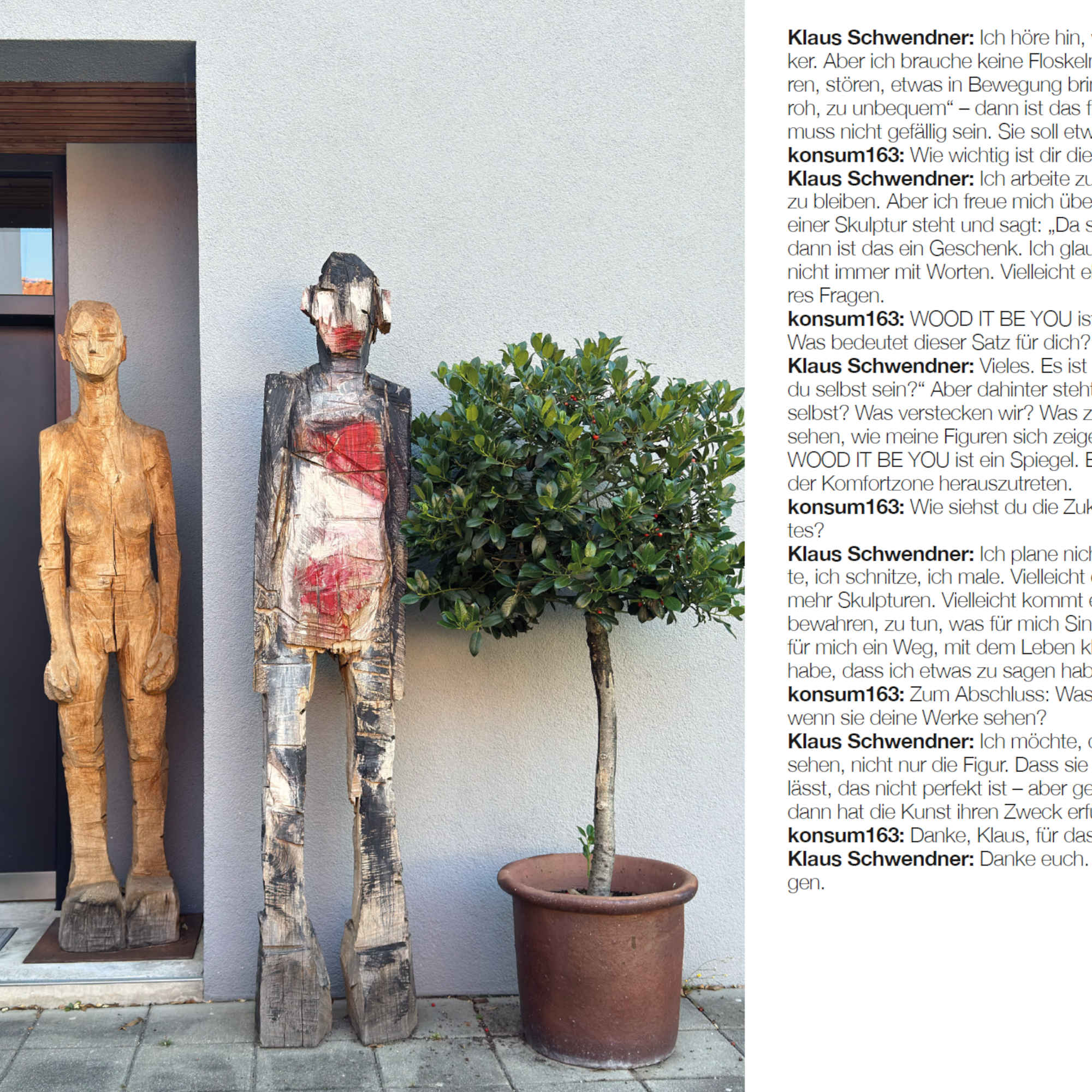 Katalog 'WOOD IT BE YOU' Holzskulpturen vor Haus