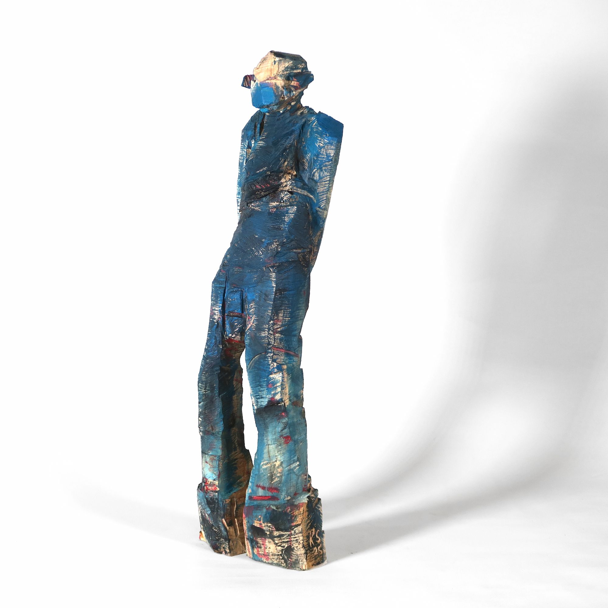 Ausdrucksstarke, kleine Holzskulptur 'Wigg' in eindrucksvoller Haltung aus Eiche mit der Kettensäge geschnitzt.