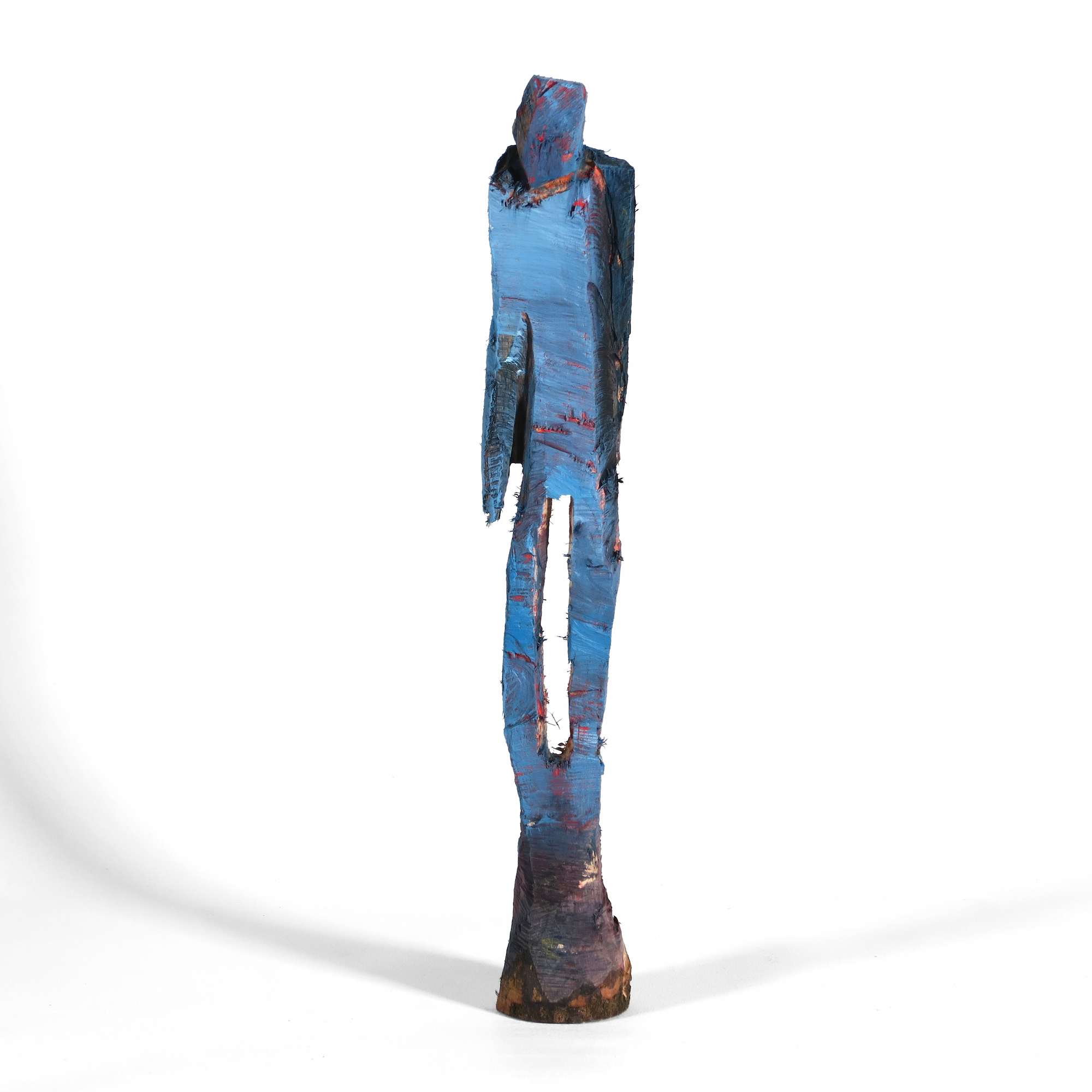 Ausdrucksstarke, kleine Holzskulptur 'Charlie' aus Kirsche mit der Kettensäge geschnitzt.