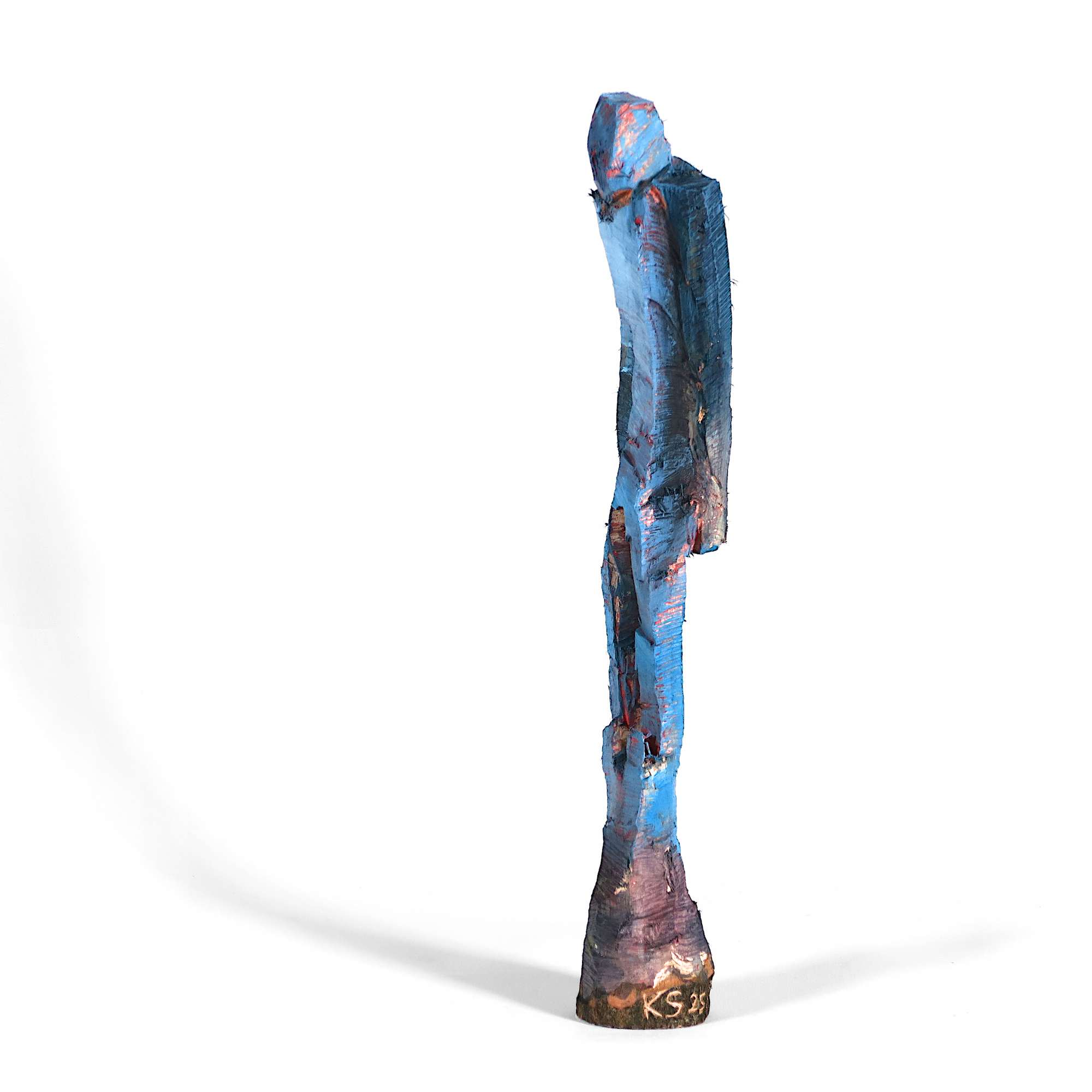 Holzskulptur 'Charlie'  in selbstbewusster Stellung