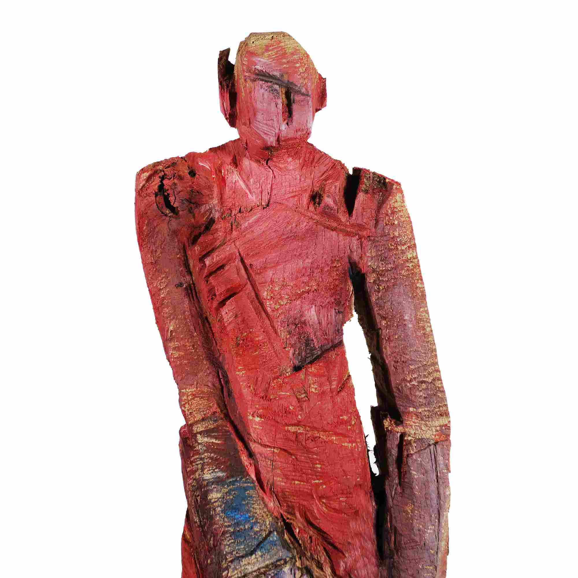 Kaspar - raue Holzskulptur eines Menschen, rot bemalt, 94 cm hoch, gesägt mit der Kettensäge - Detail