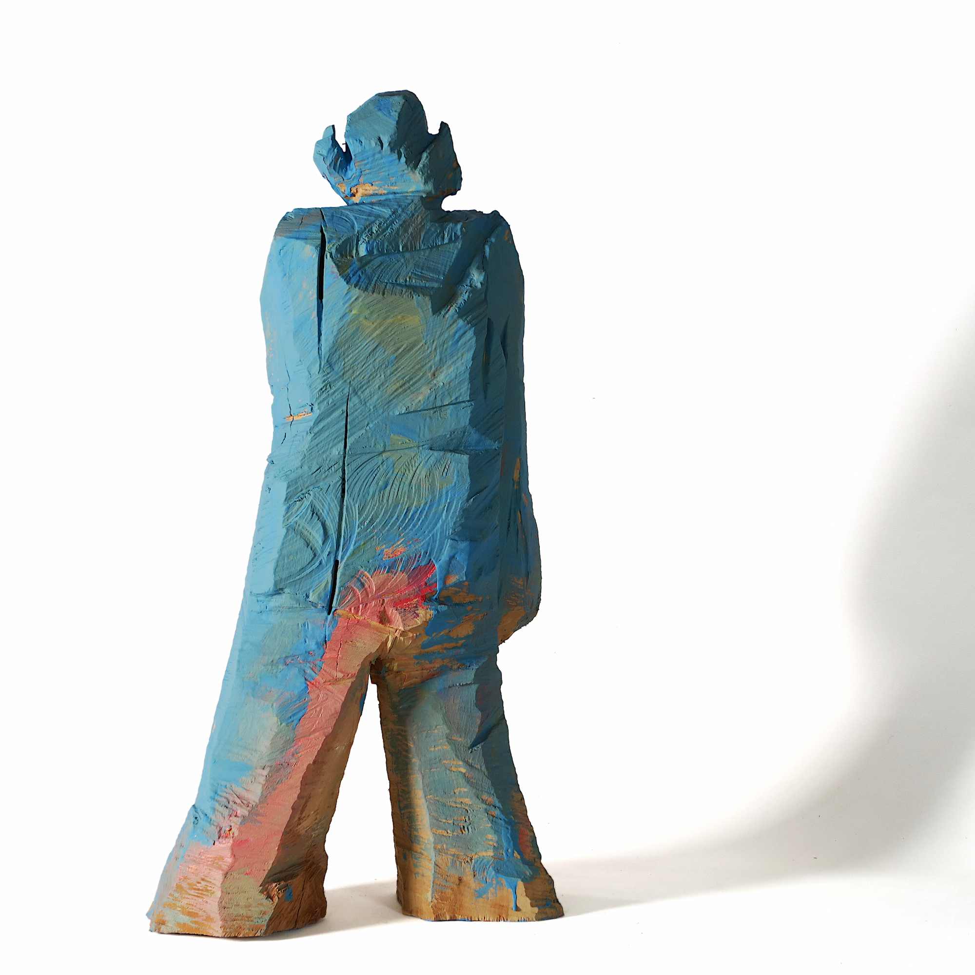 kleine Holzskulptur Theodor von hinten