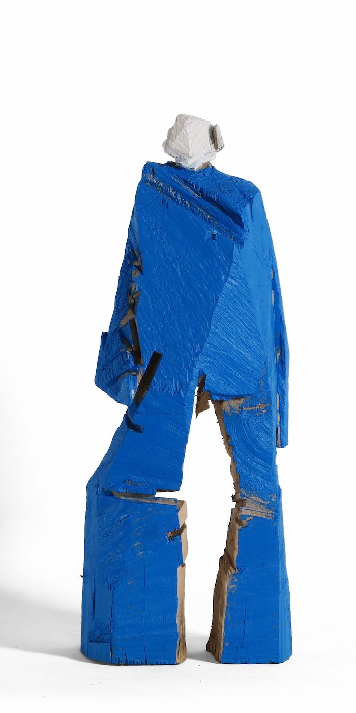 kleine blaue Holzfigur 'Otto' mit weißem Kopf