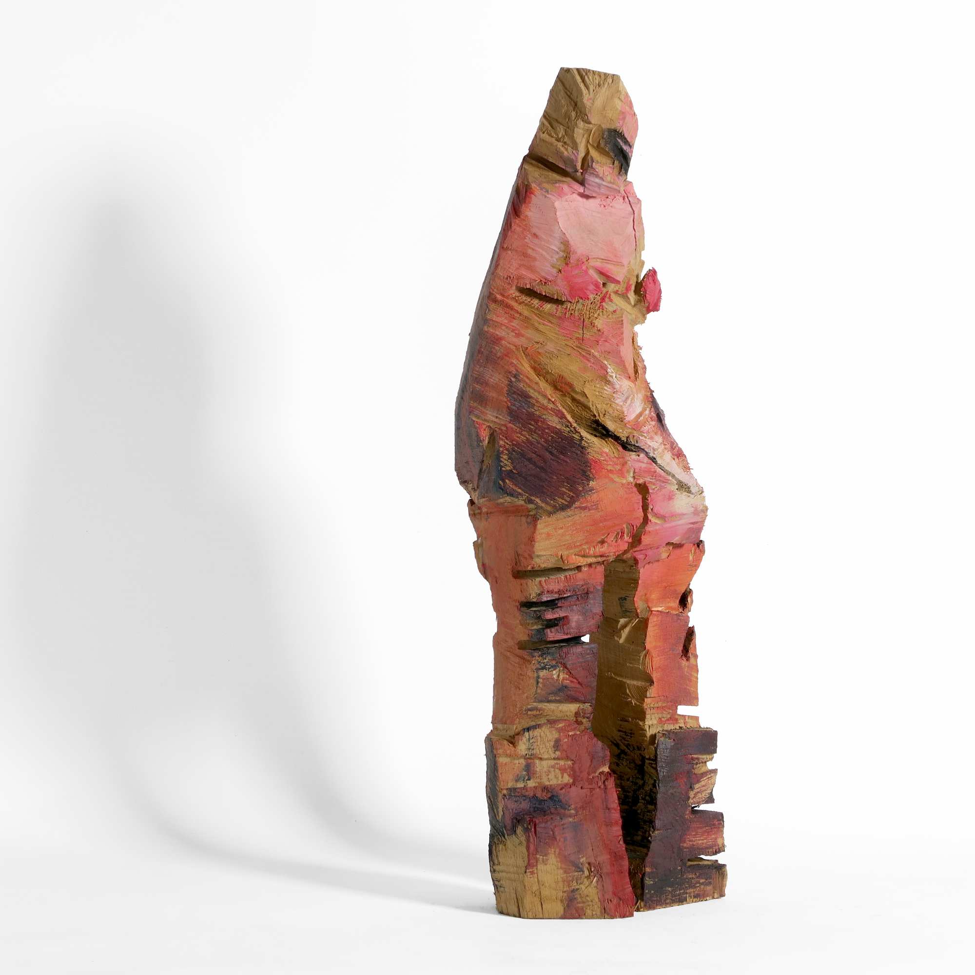kleine Holzfigur Frieda in rosa und roten Tönen - rechts Seite