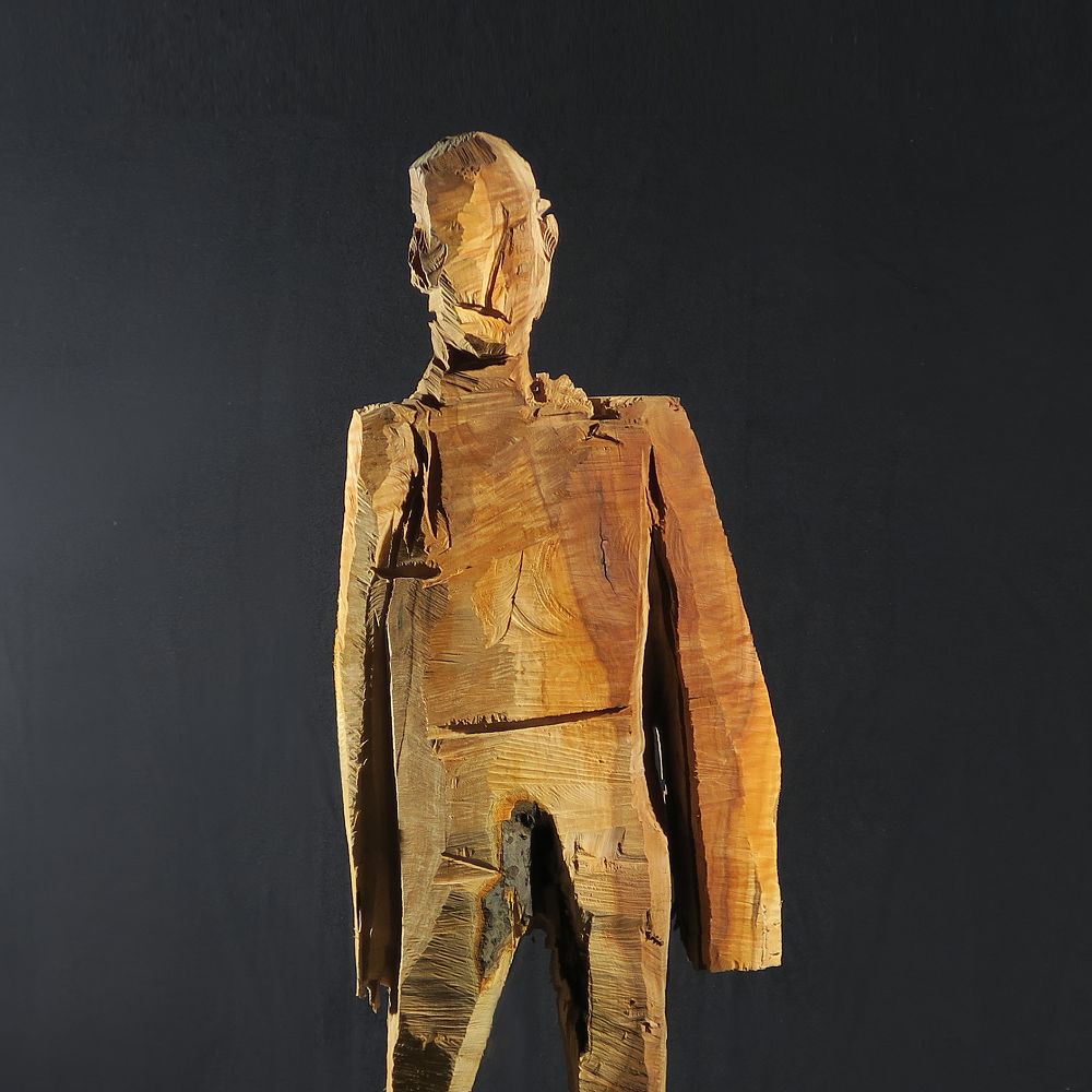 Holzskulptur Theo expressiv mit der Kettensäge geschnitzt figurativeart