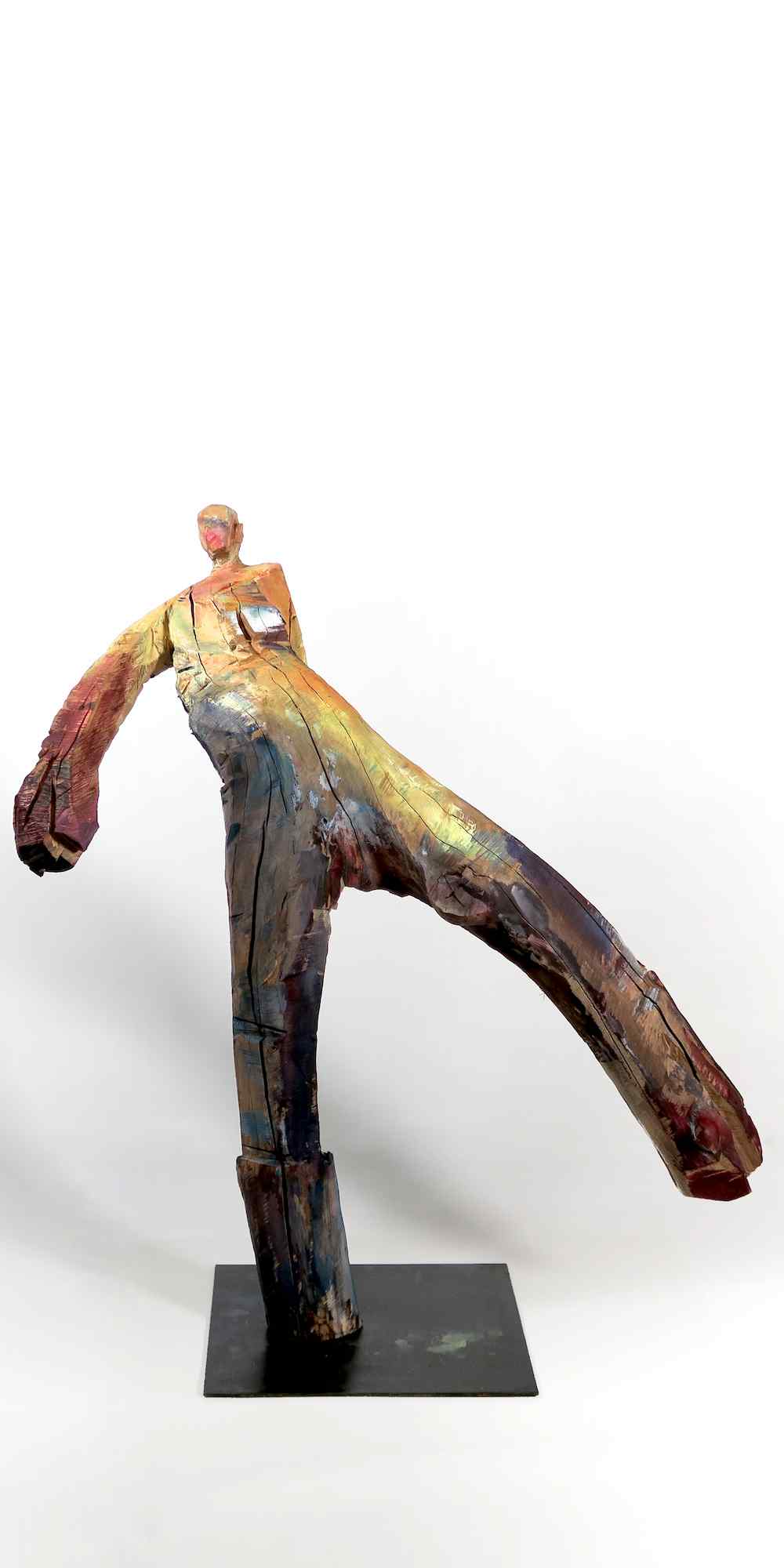 Holzkopf Suse - bewegte, dynamische Holzskulptur in tänzerischer Haltung