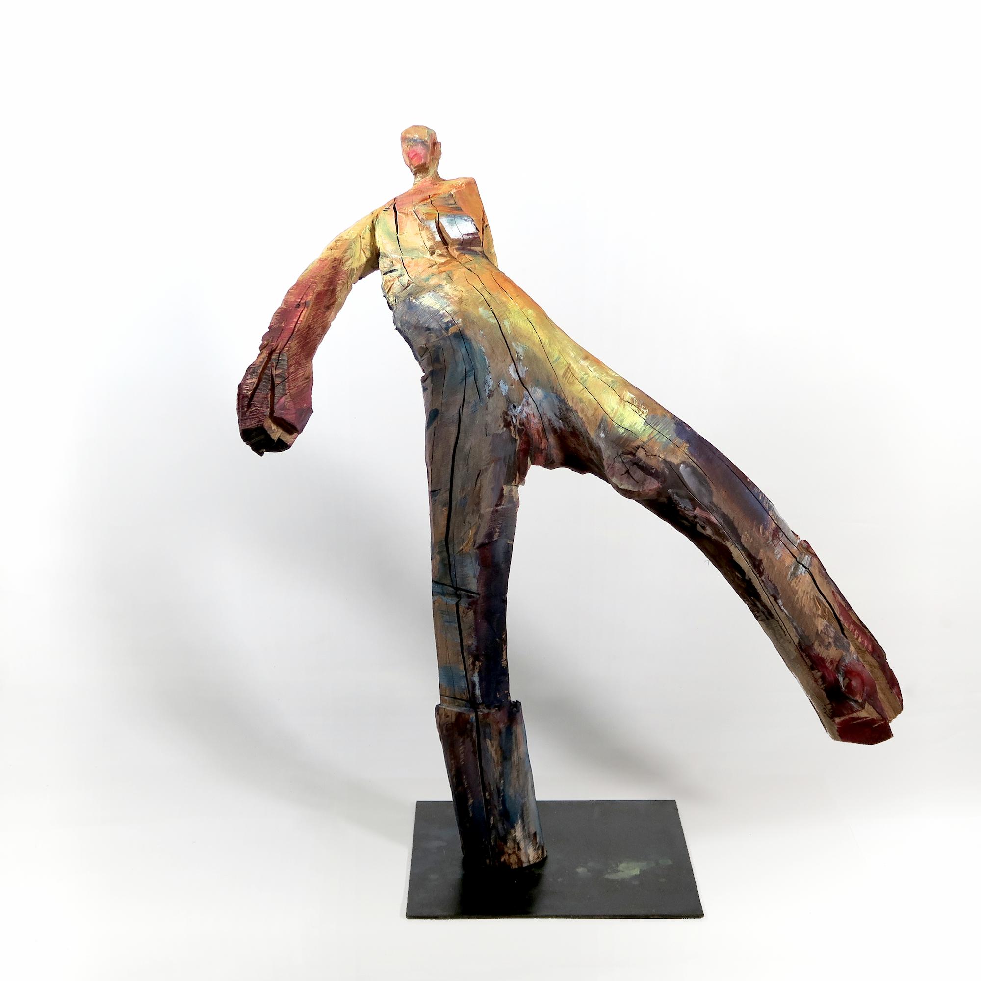 Suse - Holzskulptur aus der Serie der Holzköpfe - Holzfigur in tanzender Haltung