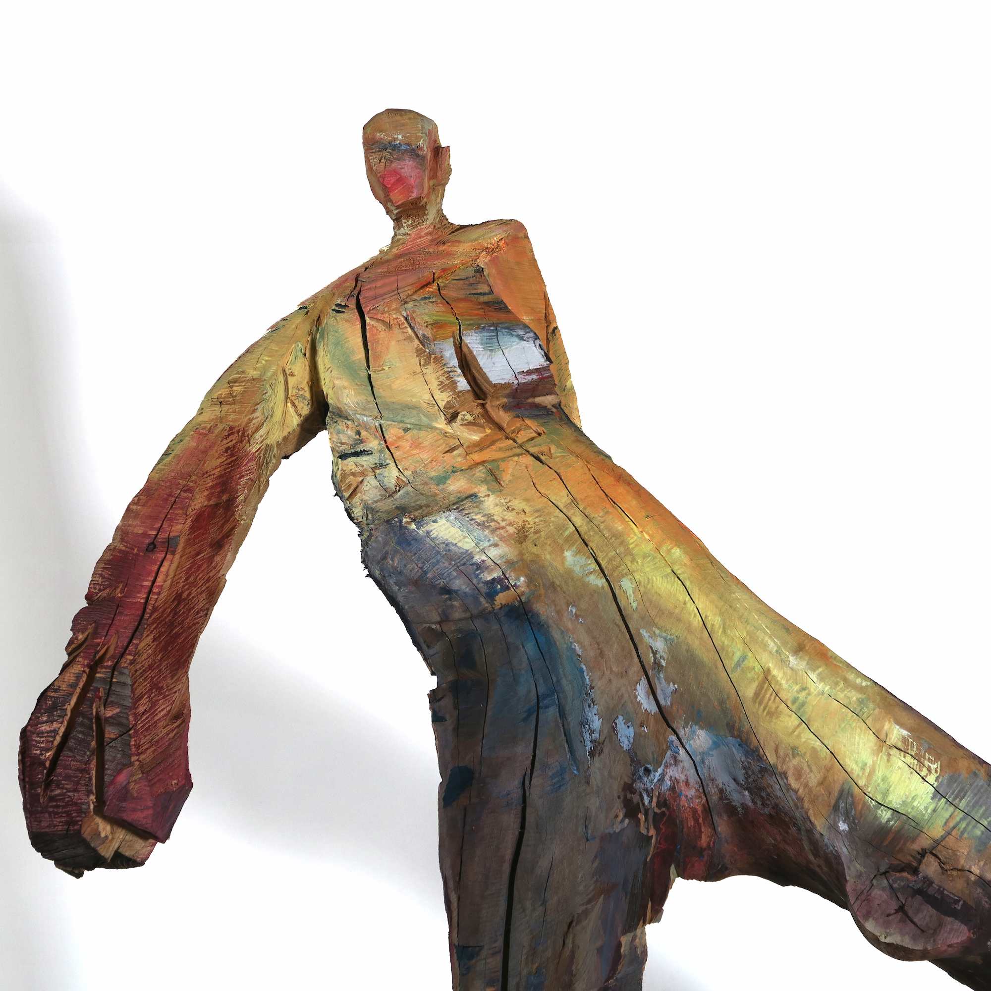 Holzkopf Suse - bewegte, dynamische Holzskulptur in tänzerischer Haltung