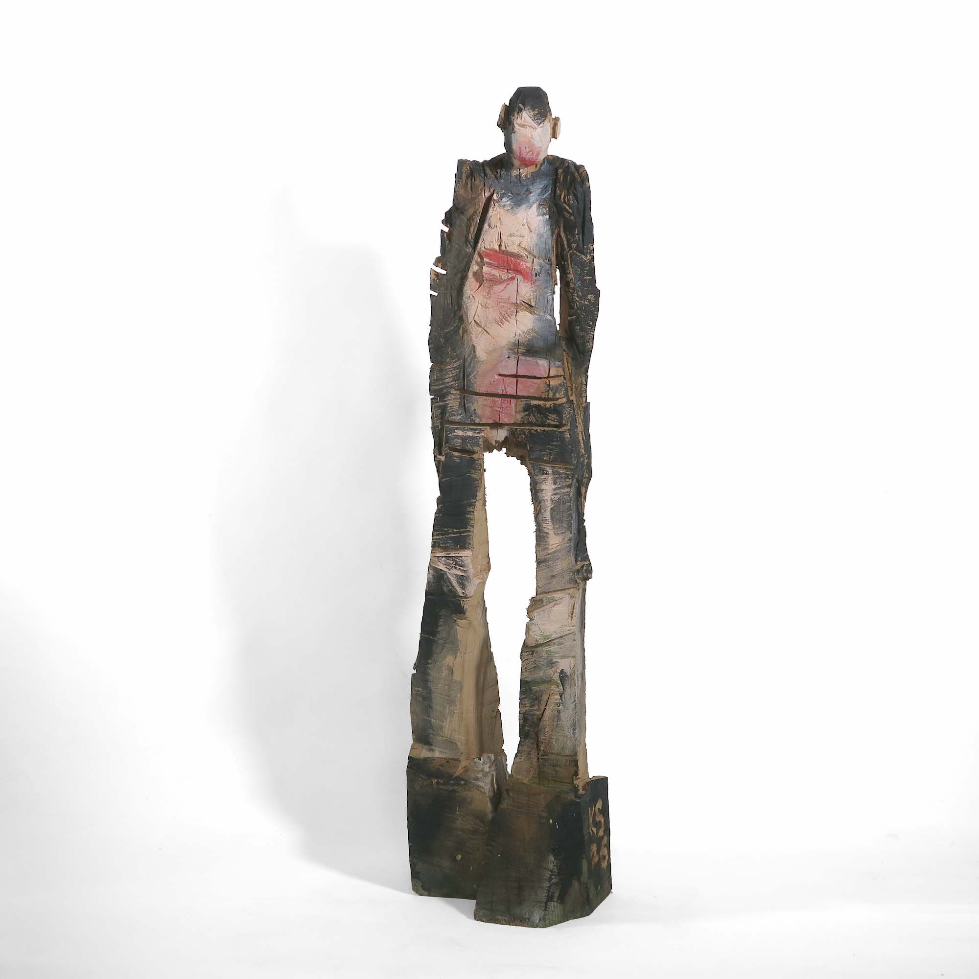 große Holzskulptur 'Mane' - expressive Holzskulptur in rot und schwarz gefasst