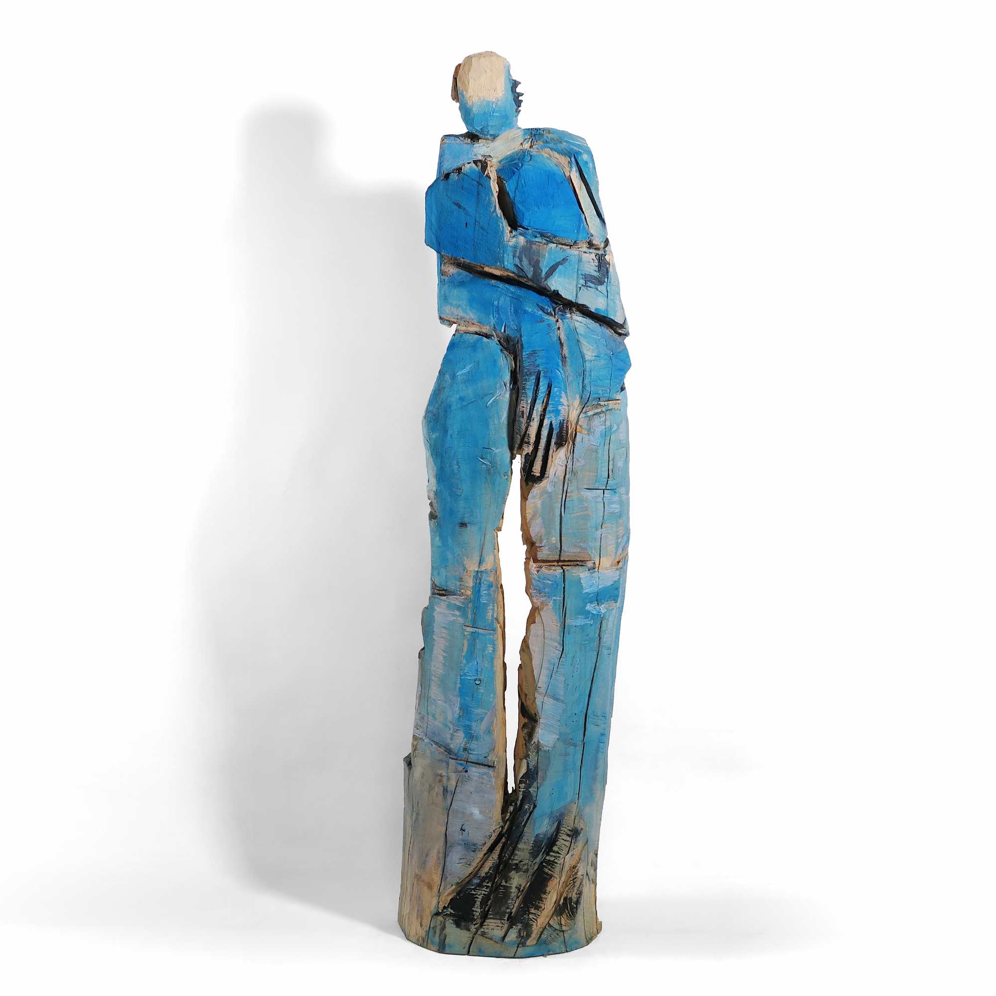 große Holzskulptur 'Liesl' - expressive Holzskulptur mit der Kettensäge aus Ahorn geschnitzt und blau gefasst
