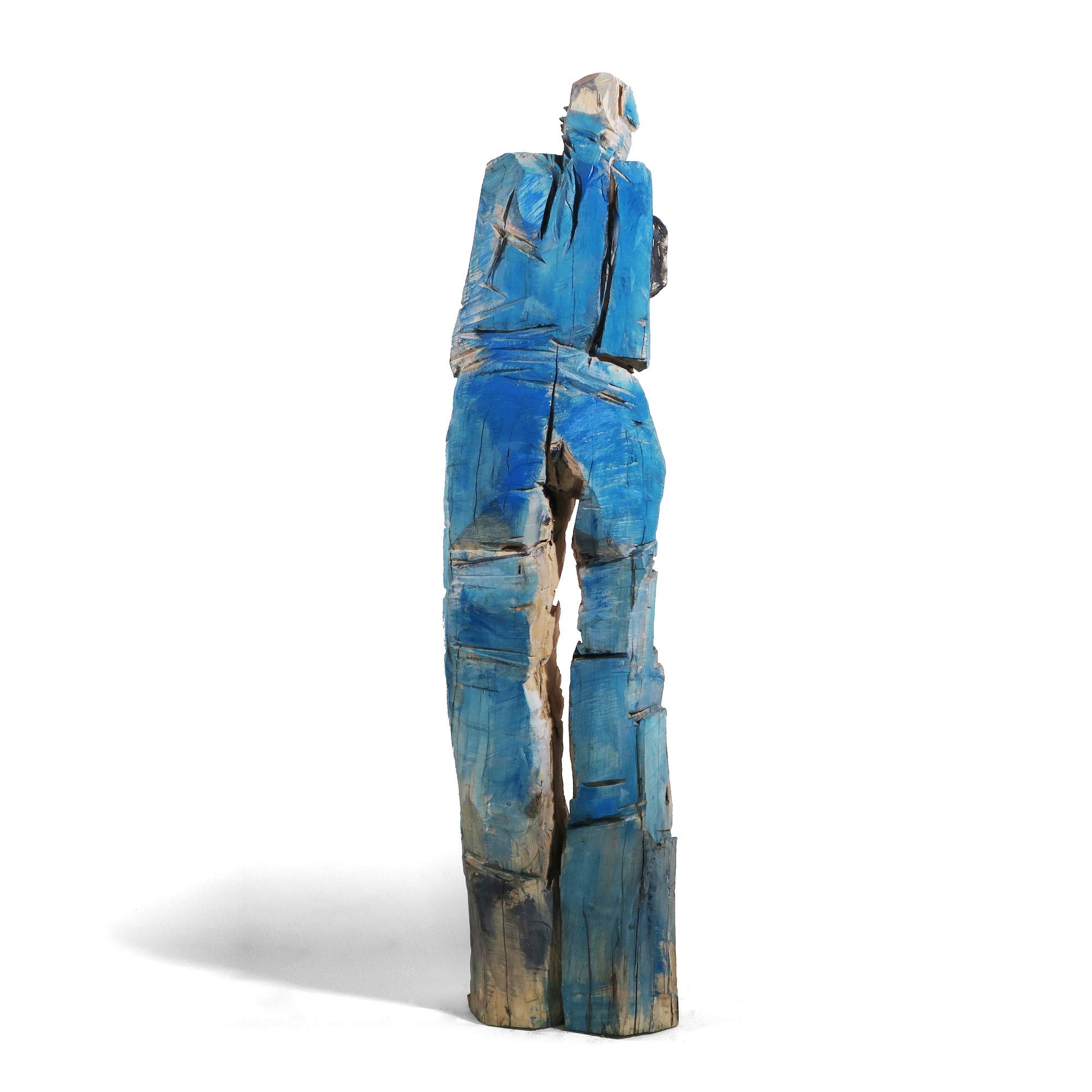 lebensgroße Holzskulptur 'Liesl' aus der Serie der Holzköpfe von hinten