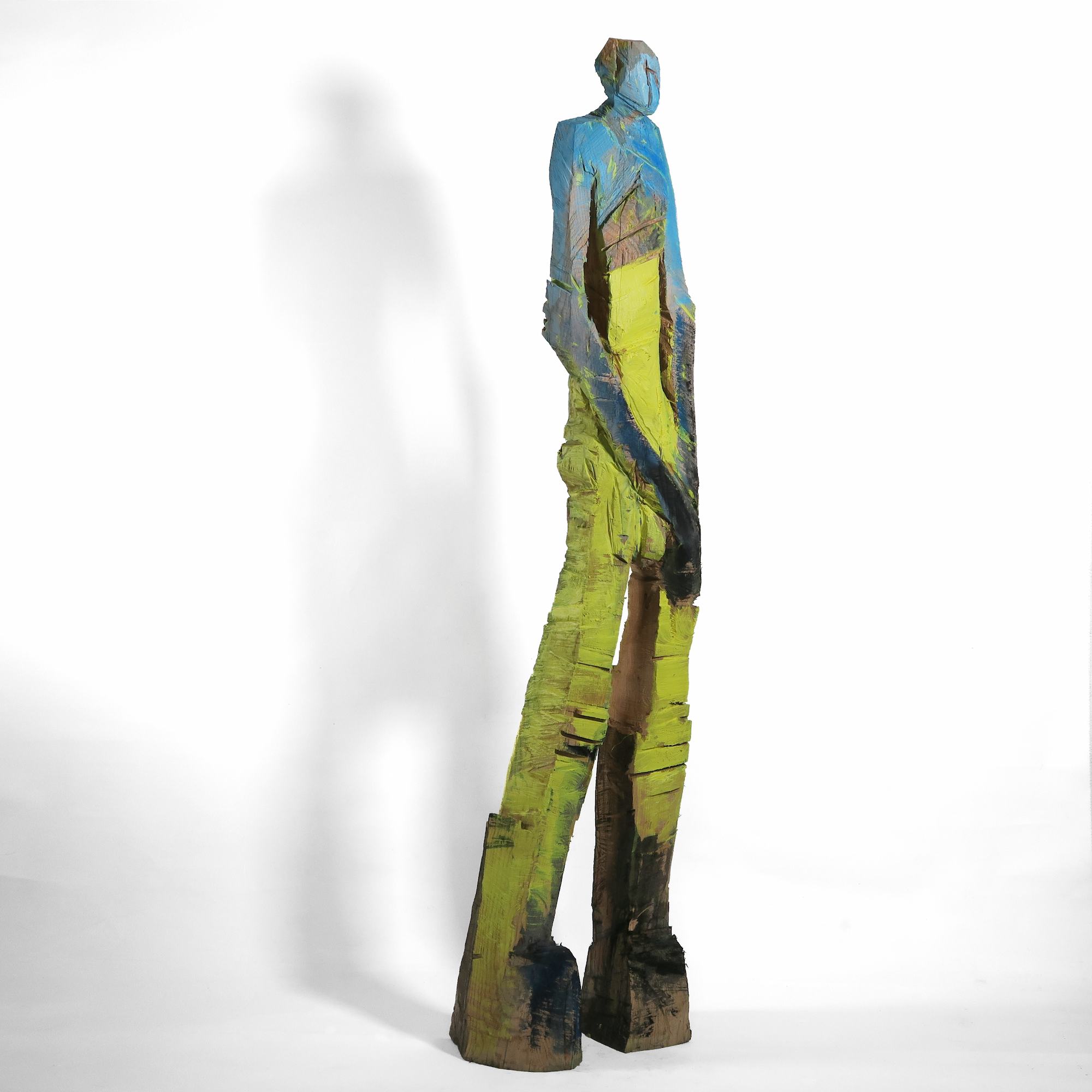 Holzskulptur 'Franzi' von rechts