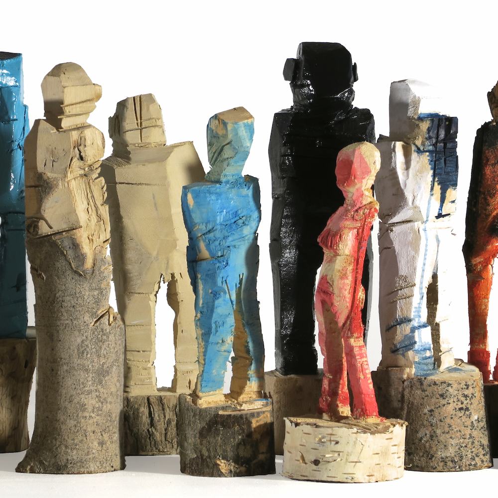 kleine Figuren aus Holz, handgesägt & farbig gefasst - ausdrucksstarke Unikate aus Holz