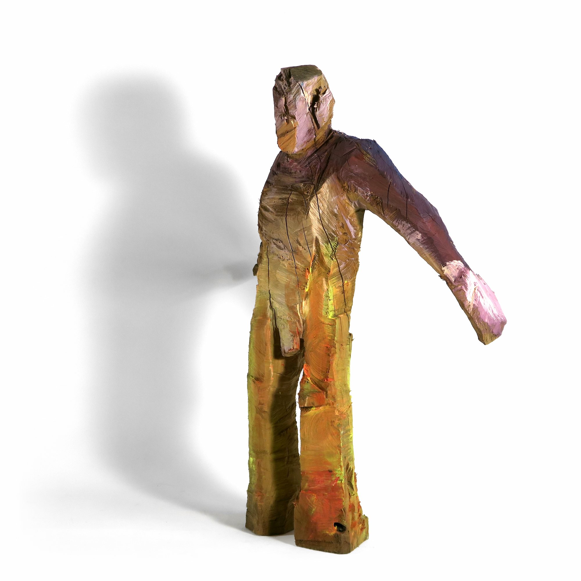 kleine Holzskulptur 'Florian' aus der Ausstellung der FMDK Kunstsalon 'Macht und Ohnmacht'