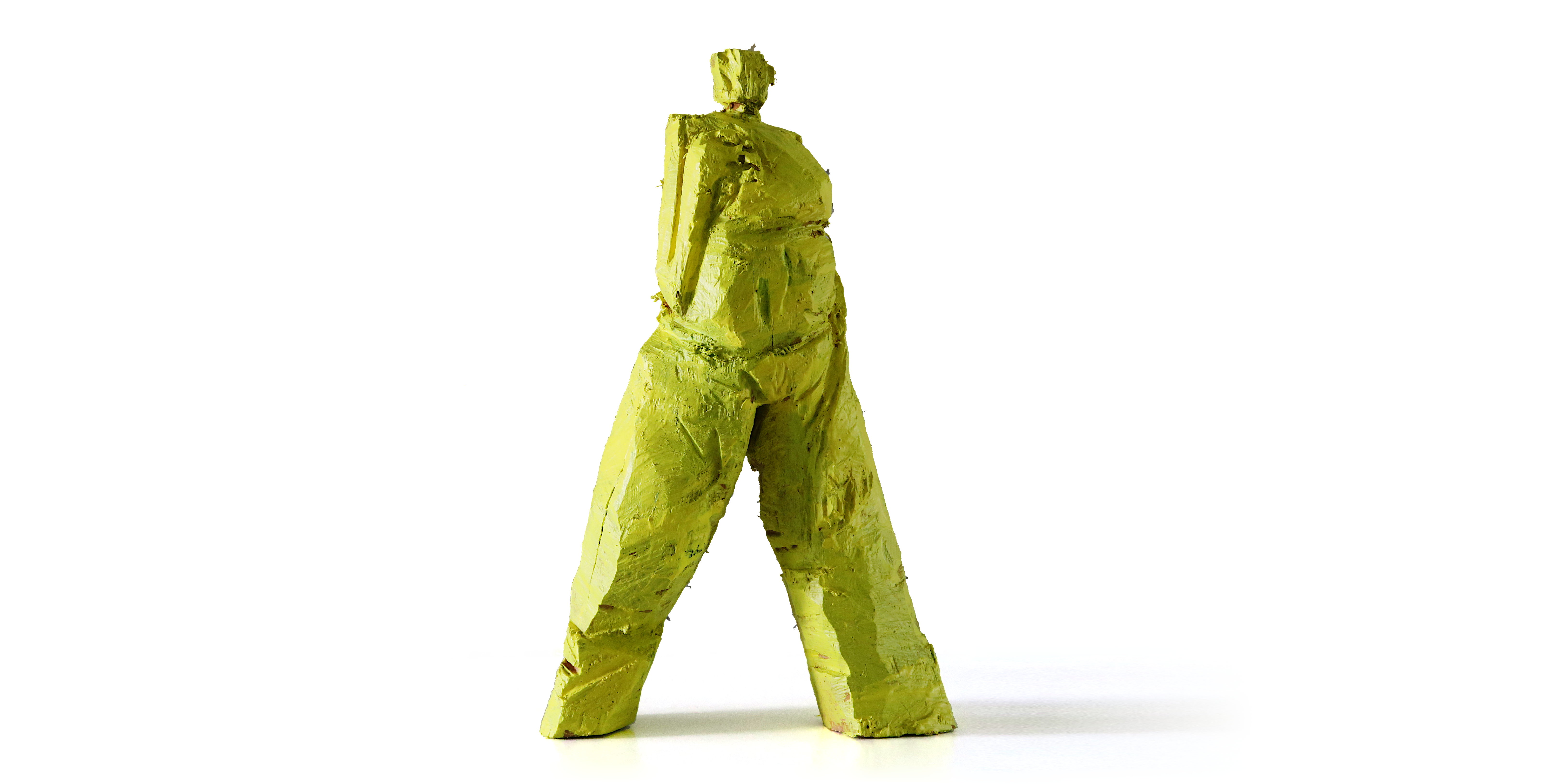 Mimi - kleine grell gelbe Holzfigur aus Robinie