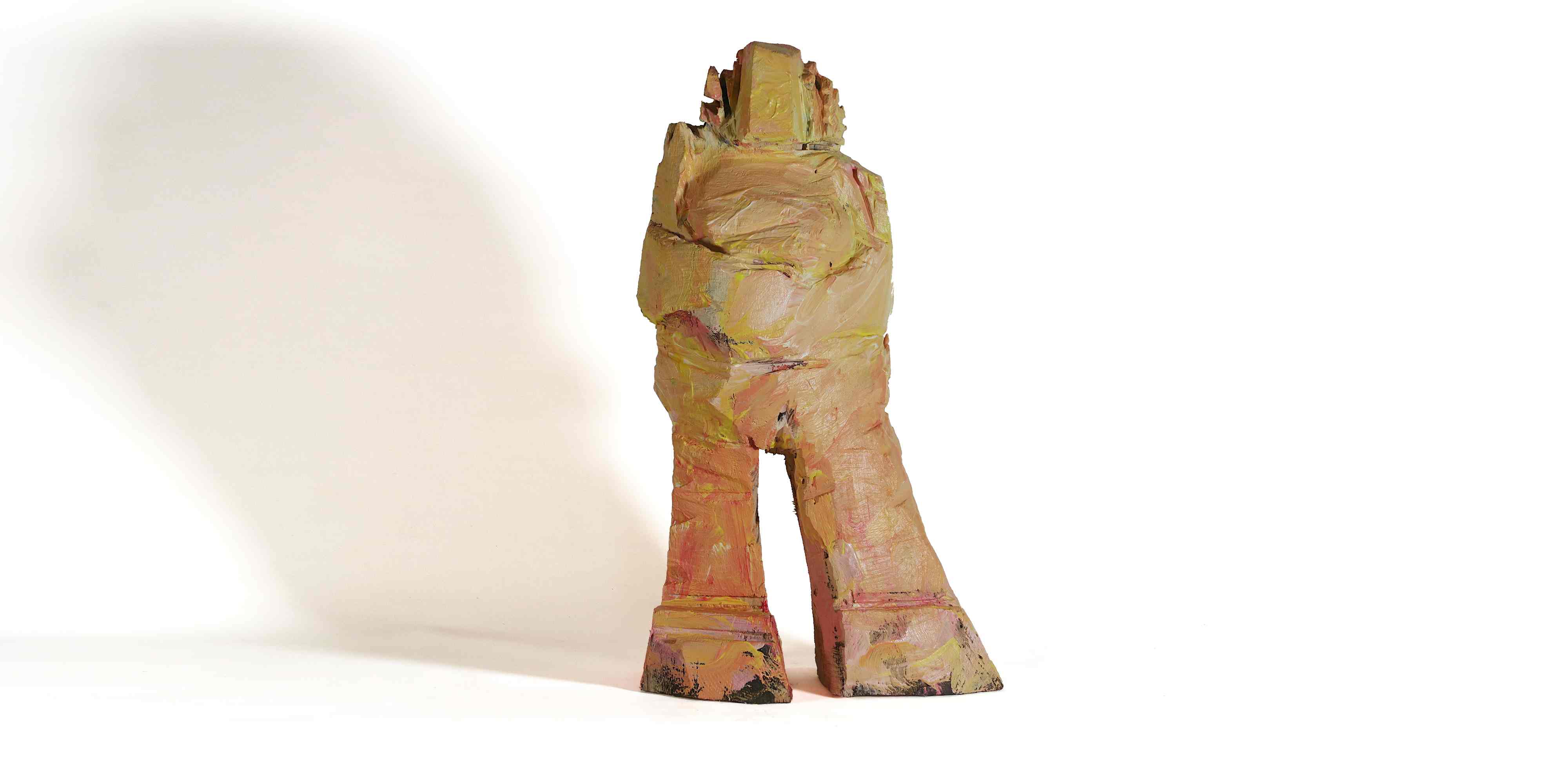 Geli - kleine gelbe Holzfigur aus Eiche mit der Motorsäge geschnitzt