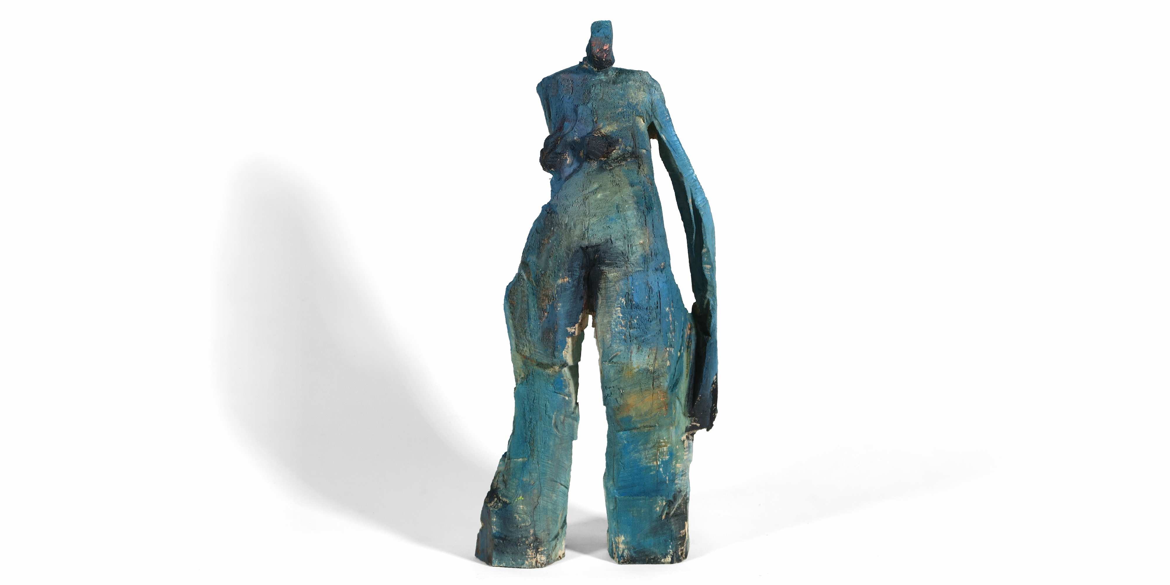 Lisbeth - kleine füllige Holzskulptur in blauer Farbe